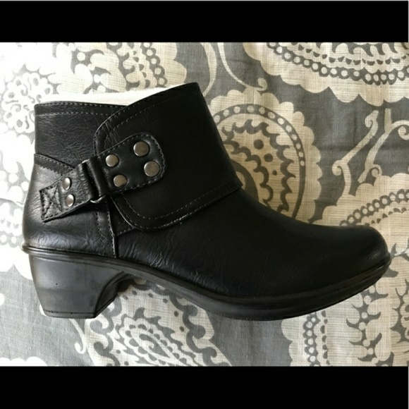 easy street franny ankle boots